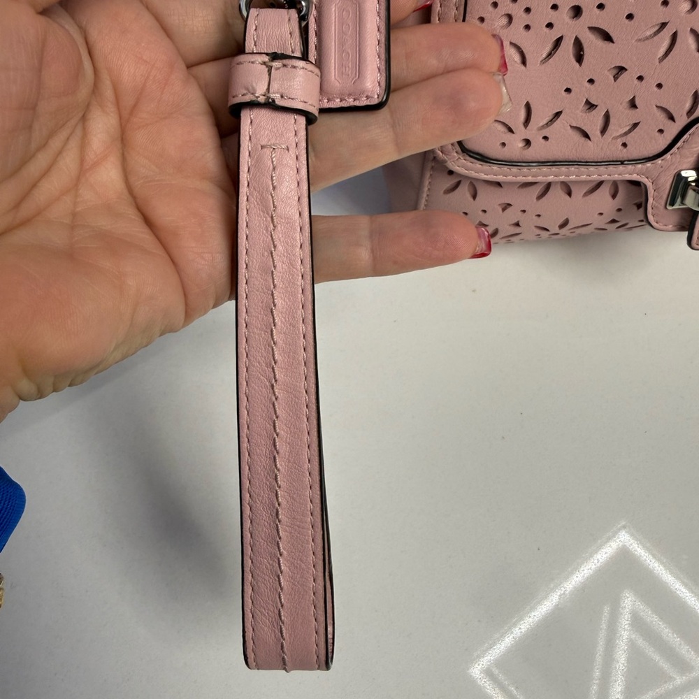 Coach pink Taylor eyelet clutch EUC - Picture 4 of 9